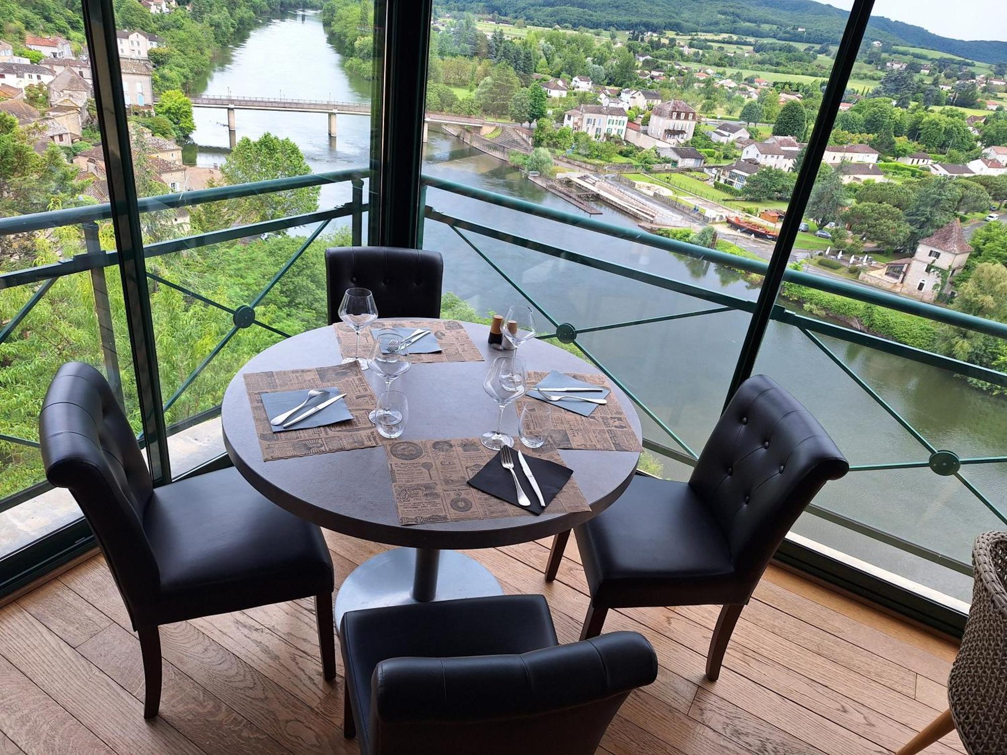 Hotel Bellevue Puy-l'Eveque Luaran gambar