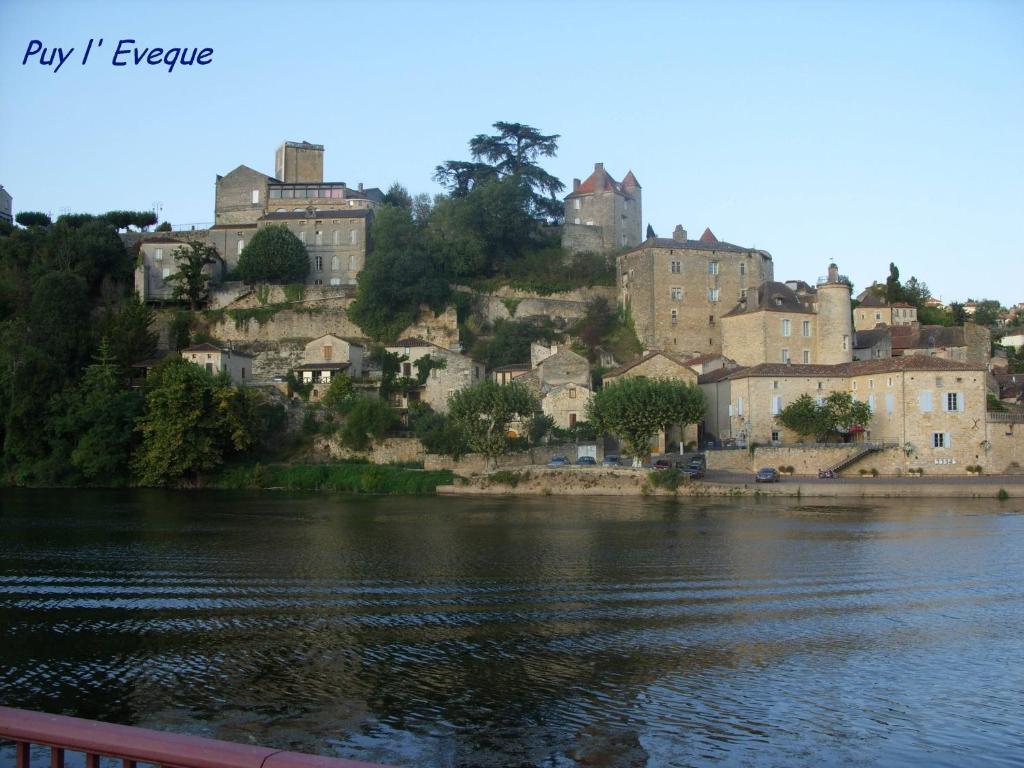 Hotel Bellevue Puy-l'Eveque Luaran gambar